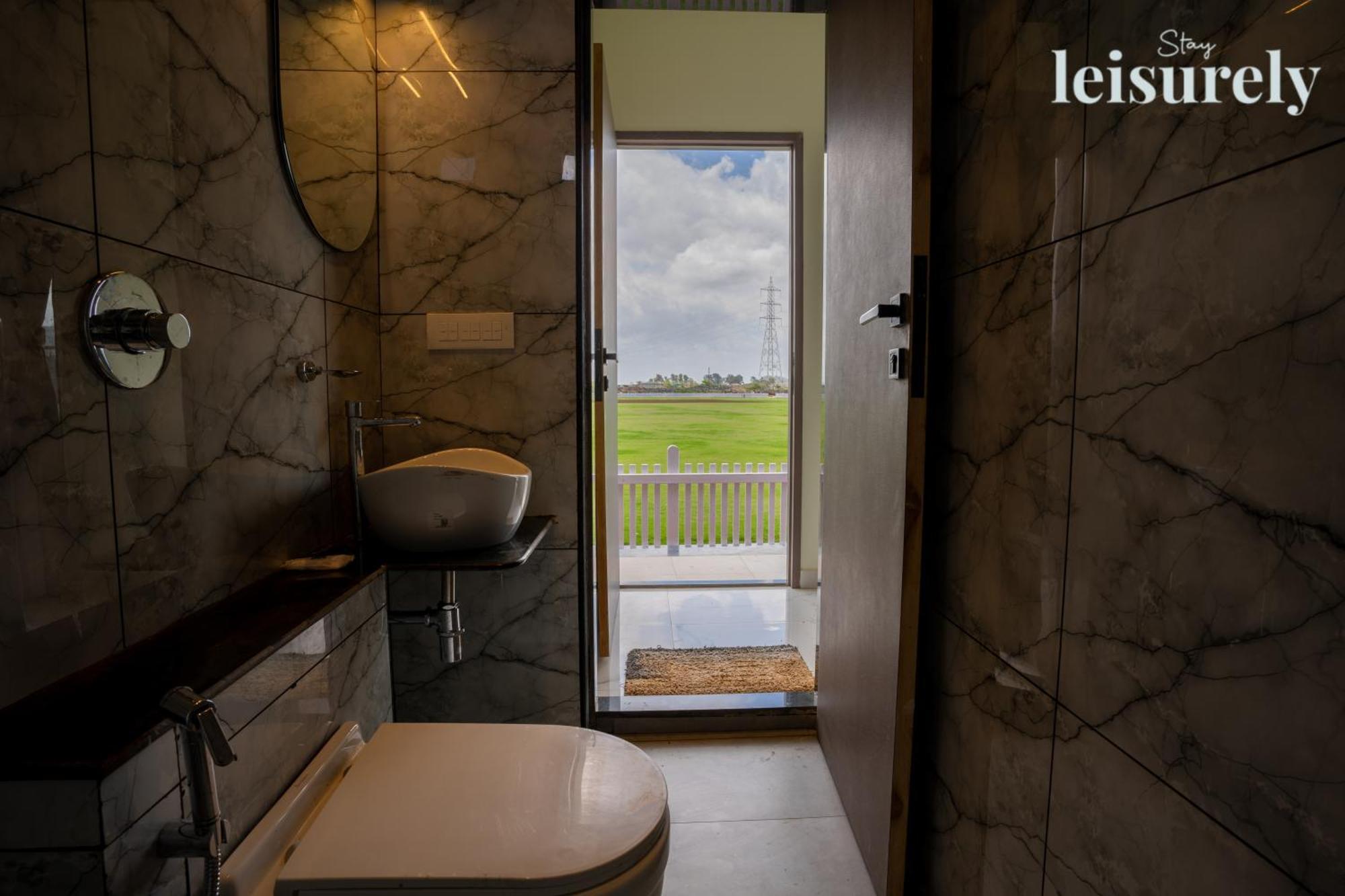 Stay Leisurely - Pavilion By The Hills, Lonavala - Stadium View Rooms Kültér fotó